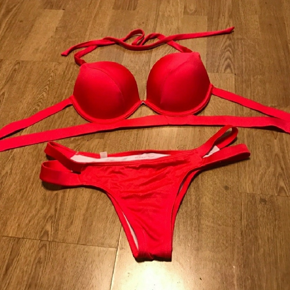 🚫 SOLD 🚫VICTORIA SECRET hottie halter swim suit